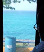 ���E���}�[�i�Ɍ������ԑ�����̊C�̐F���J���N���Ɠ������I�J���u�C�̊C���I